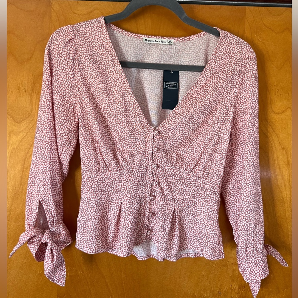 Abercrombie & Fitch NWT button front blouse